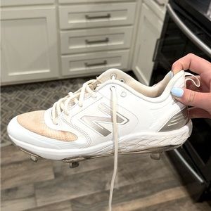 women’s new balance size 8 softball metal cleats